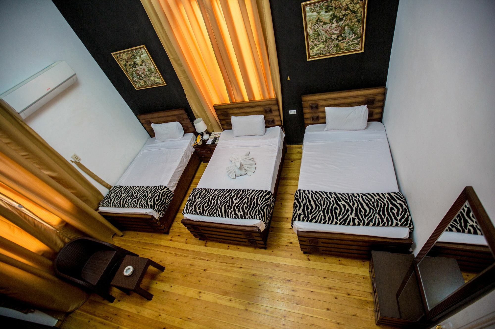 Valencia Boutiqe Cairo Hostel ภายนอก รูปภาพ